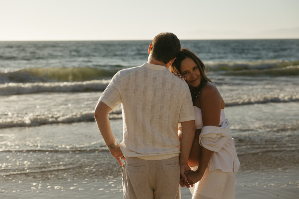 If you are looking for some clean, coastal, late summer inspiration for a maternity session in the South Bay LA, this blog post is absolutely for you. 